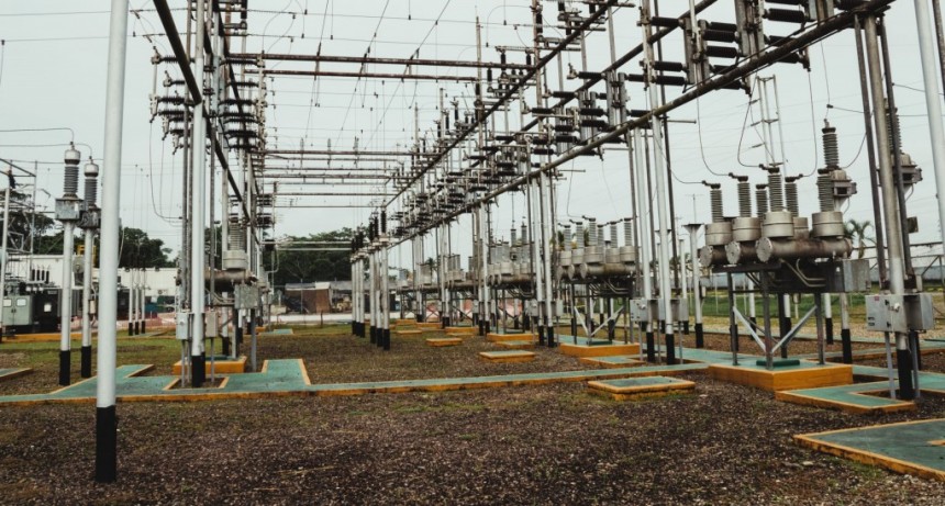 Para los amigos, todo: el Gobierno habilita un reclamo de USD 3.600 millones de las eléctricas por el congelamiento tarifario