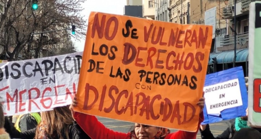 Estalla la bronca en el Día de la Discapacidad: marchas masivas contra Milei por recortes, abandono y un sistema al borde del colapso