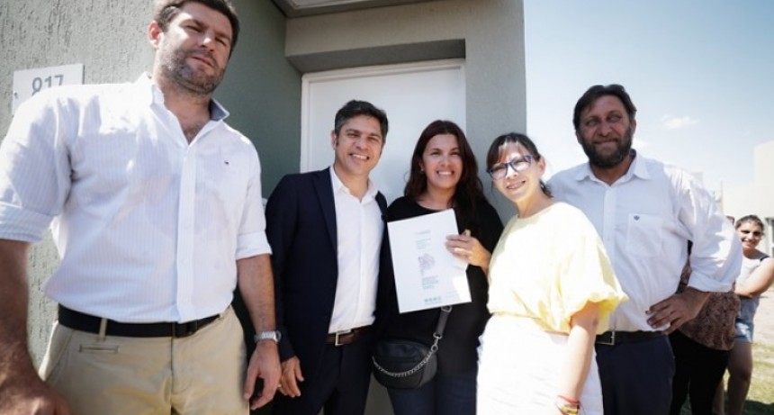 Kicillof entregó 132 casas en el interior bonaerense y defendió al Estado como respuesta a la crisis de vivienda