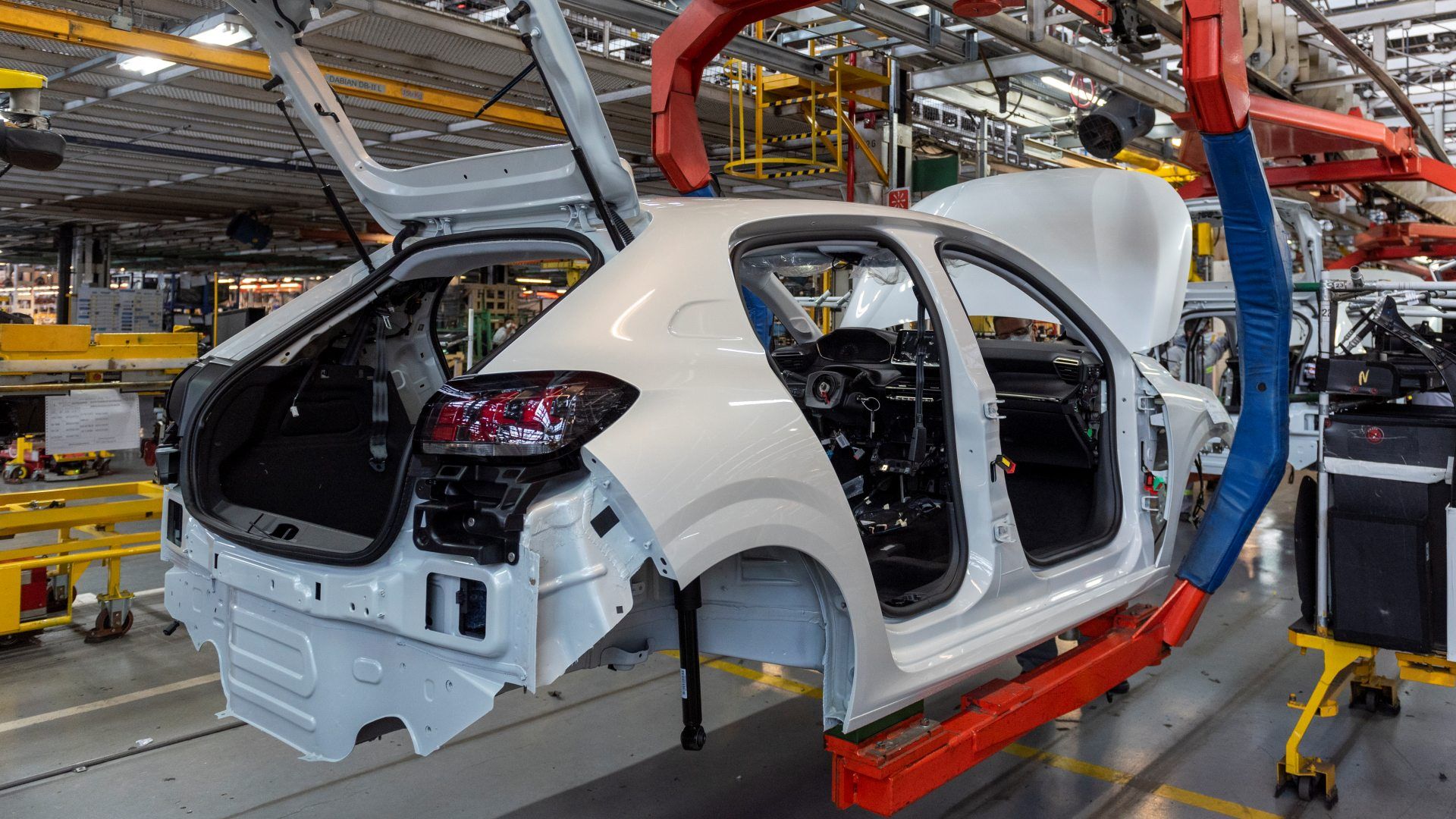 La industria automotriz alcanzó su nivel de producción más alto en una década