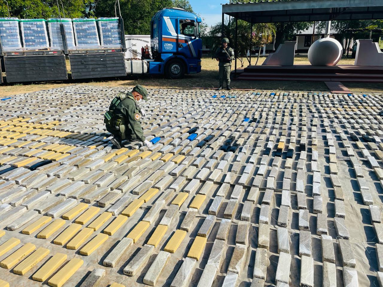 La Gendarmería Nacional Argentina decomisó más de 2 toneladas de marihuana ocultas en paquetes de arroz