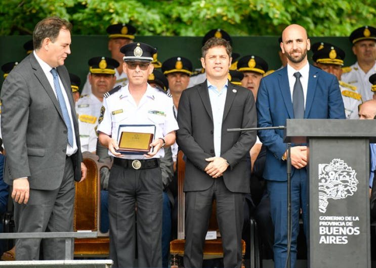 Axel Kicillof encabezó el acto por el Día de la Policía provincial