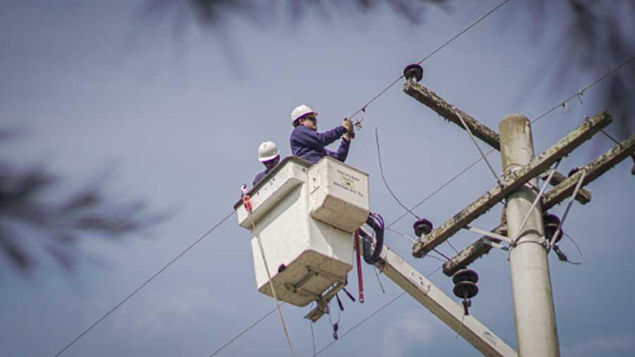 El Gobierno decreta la "emergencia" del sector eléctrico y dispone la revisión tarifaria