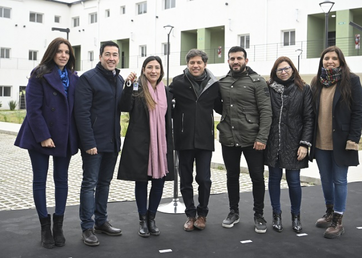 Kicillof Entrega 36 Viviendas en Pablo Nogués y Critica el Ajuste del Gobierno Nacional