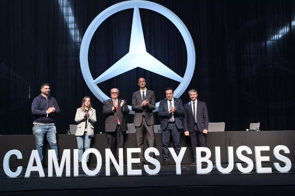 Mercedes-Benz Camiones y Buses concreta y amplía su inversión en Argentina y ya exporta a México