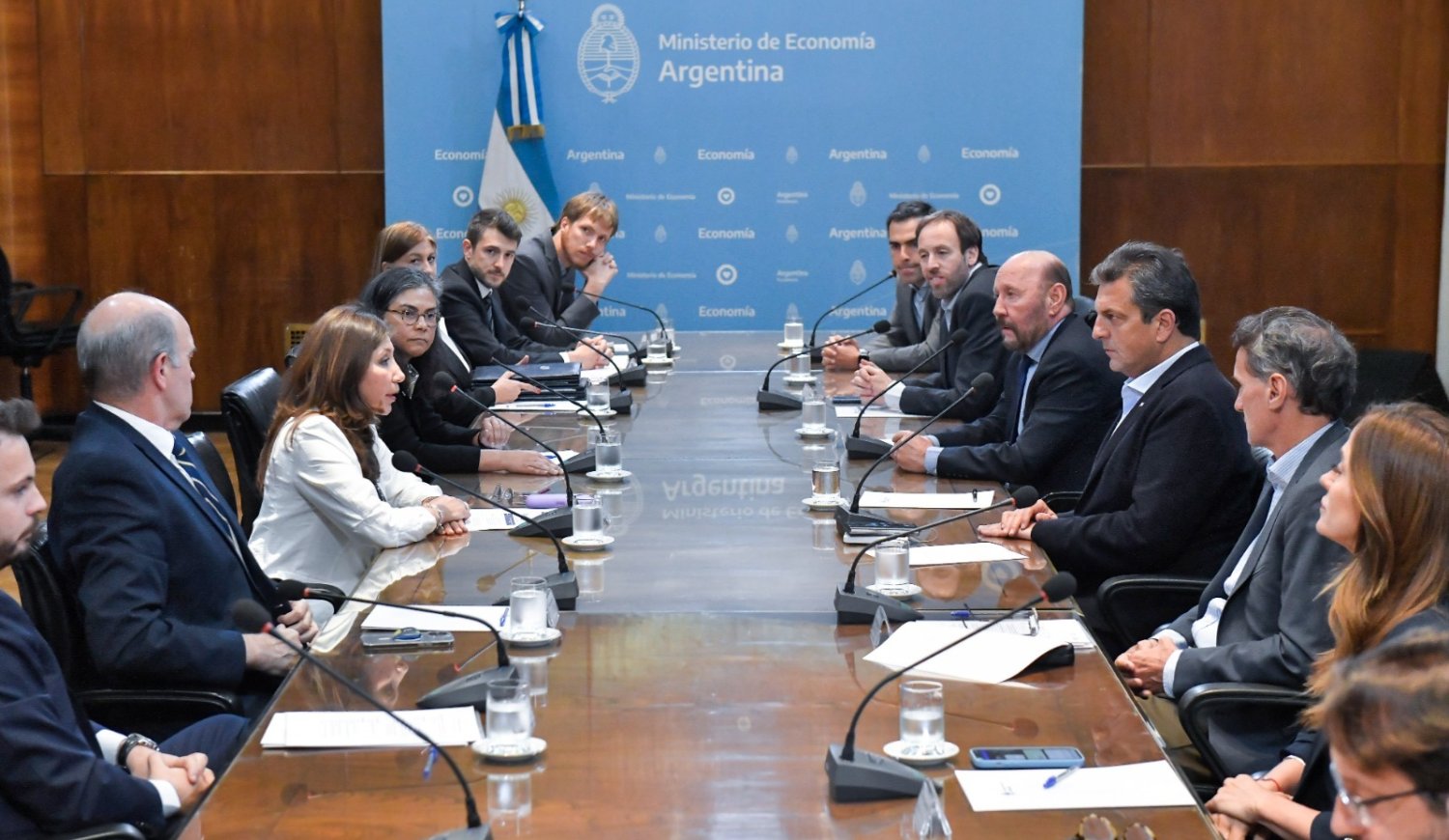 Argentina firmó créditos por USD 850 millones con organismos internacionales para desarrollo económico y social