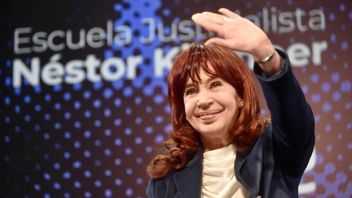 Cristina Kirchner sobre Massa "Quiero reconocer algo muy importante al Ministro de Economía, que es decirle a la sociedad la verdad sobre el FMI, gran decisión"