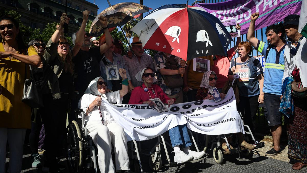 Las Madres de Plaza de Mayo llamaron a "resistir combatiendo" contra Milei y a defender los medios públicos