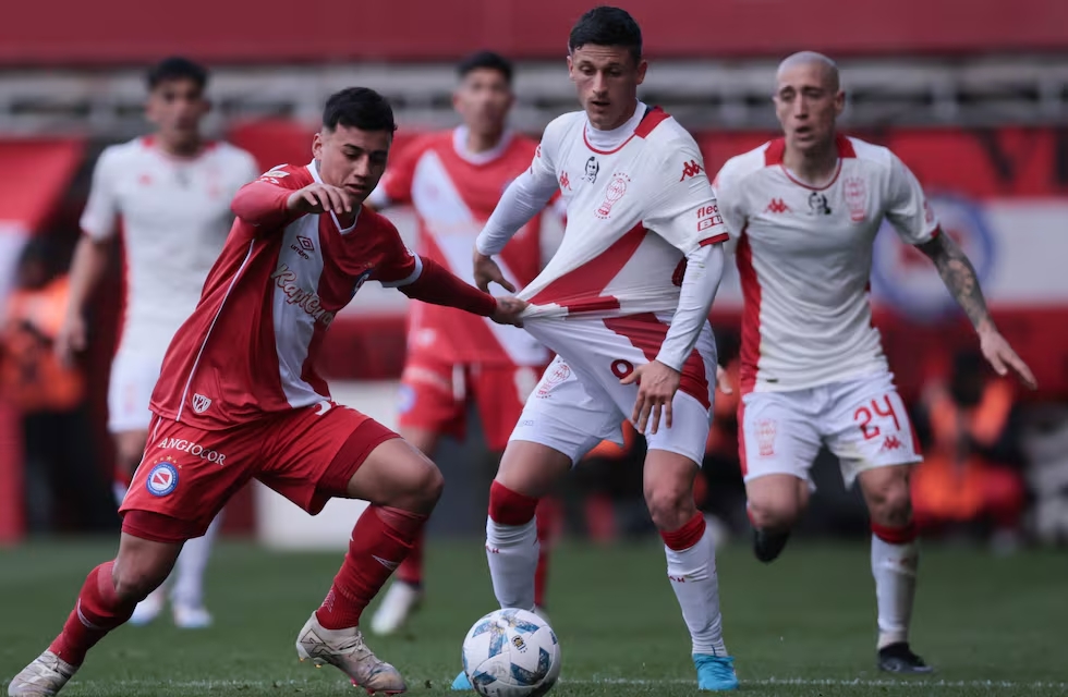 Argentinos Juniors y Huracán igualaron sin goles en un duelo que quedó en deuda