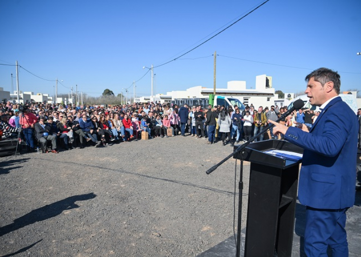 Axel Kicillof entregó 124 viviendas en General Paz y anunció nuevas obras de infraestructura