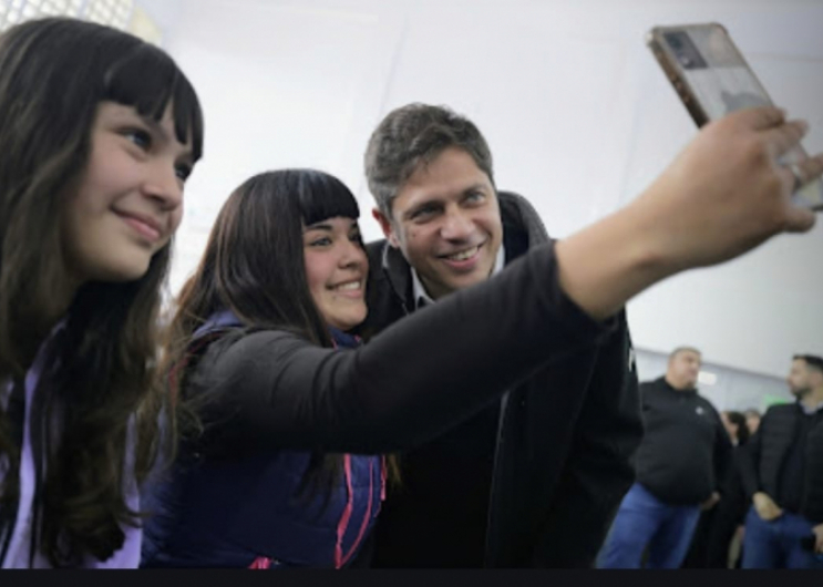 Axel Kicillof inauguró nuevo edificio escolar en Ezeiza y destacó el compromiso con la educación pública