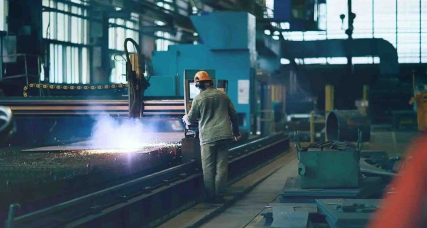 Crisis metal&uacute;rgica: el sector se desploma y cierra 2024 con la peor ca&iacute;da en m&aacute;s de una d&eacute;cada