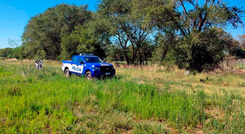Conmoción en Córdoba: encuentran muerta a una mujer en un campo y temen que sea un nuevo femicidio
