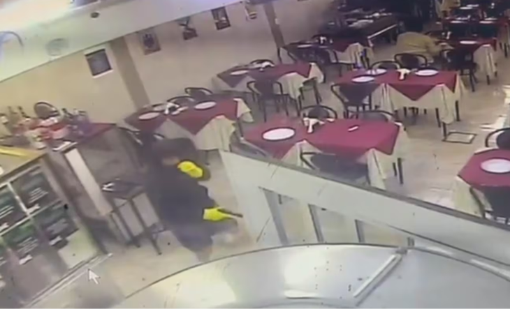 Pánico en pleno centro de San Justo: encapuchados apuntaron a un nene y desataron una brutal entradera en un bodegón
