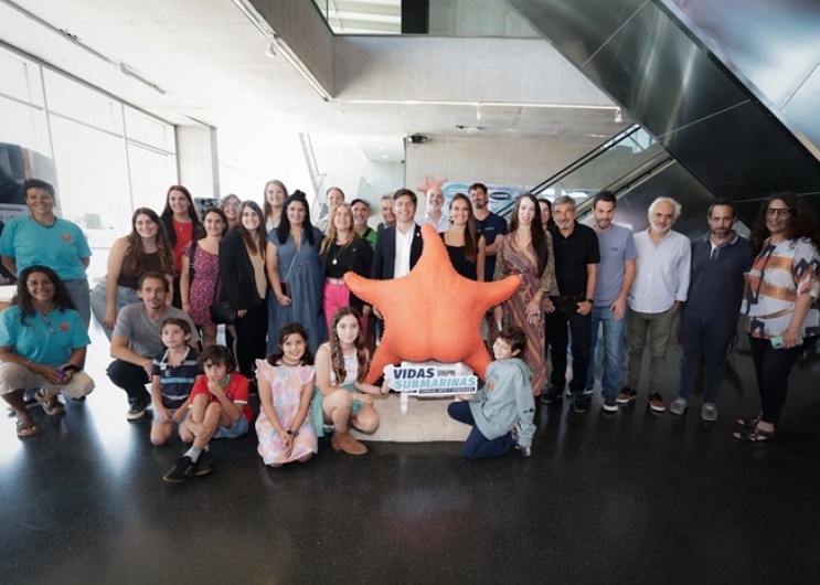 Kicillof bajó a las profundidades del Atlántico: ciencia, arte y soberanía en una muestra que impacta en Mar del Plata