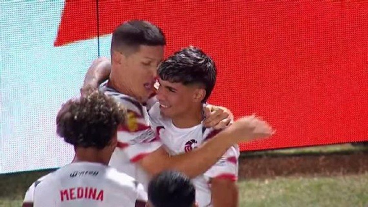 Debut al rojo vivo en Avellaneda: Independiente resistió con diez y Estudiantes dejó escapar el triunfo