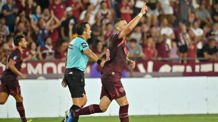 Lanús hizo valer La Fortaleza, doblegó a Unión y se trepó solo a la cima de la Zona A