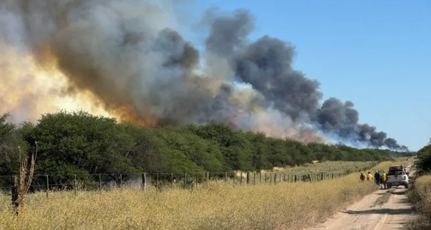 La Pampa en llamas: el fuego no cede y ya consumió más de 83 mil hectáreas