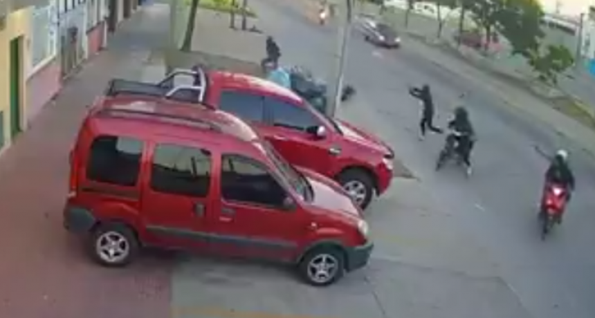 Balacera a plena luz del día en La Matanza: policía fuera de servicio se defendió y dejó gravemente herido a un motochorro