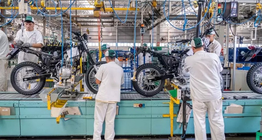 Derrumbe laboral sin freno: más de 30 mil empleos se perdieron en un mes y el trabajo formal sigue en caída libre