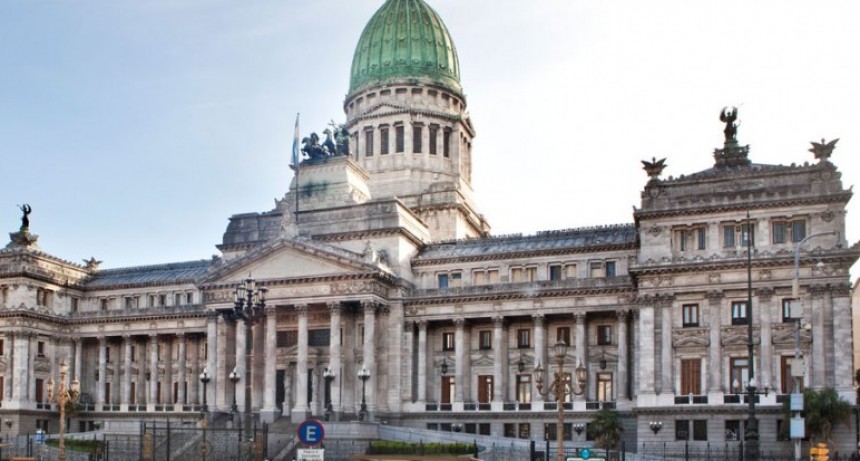 Milei fuerza el Congreso en pleno verano y reactiva leyes explosivas que sacuden la política y la calle