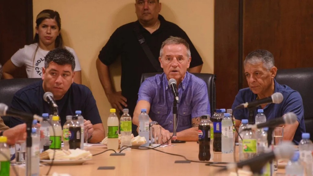 La CGT sale a la calle y rodea el Congreso para frenar la reforma laboral del Gobierno