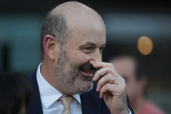 Contrato millonario en Cancillería: adjudican más de 114 millones a entidad dirigida por la esposa de Sturzenegger