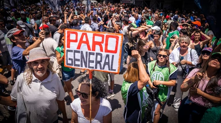 Paro general sin marcha y con transporte paralizado: la CGT redobla la presión contra la reforma laboral
