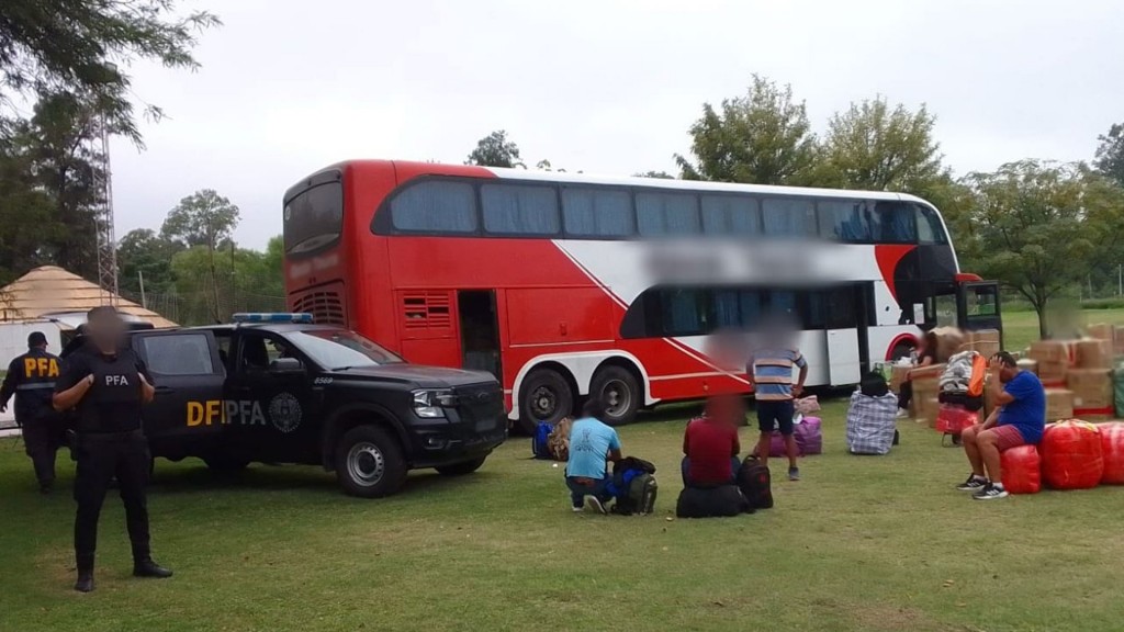Impactante golpe al narcotráfico en la Ruta 34: incautan 14 kilos de cocaína ocultos en un micro