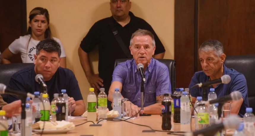 La CGT sale a la calle y rodea el Congreso para frenar la reforma laboral del Gobierno