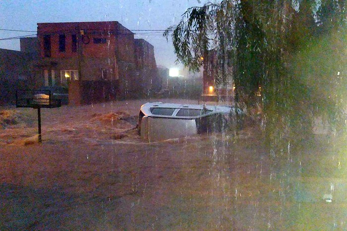 Bahía Blanca bajo el agua: caos, evacuaciones y hospitales colapsados