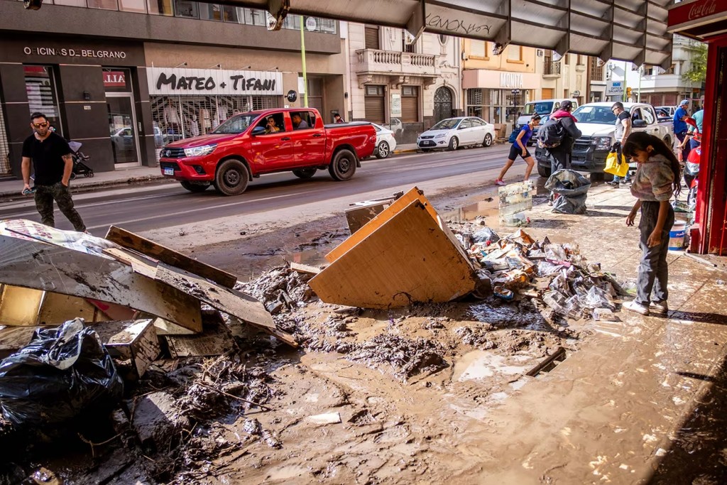 Tragedia en Bahía Blanca: ya son 16 los muertos y la reconstrucción costará al menos $40 mil millones