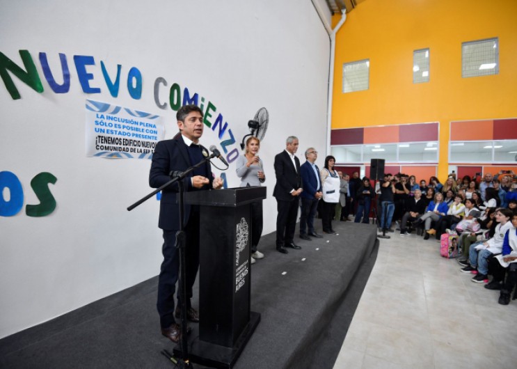 Kicillof desafía el ajuste nacional: inaugura escuelas, entrega escrituras y refuerza la seguridad en Avellaneda