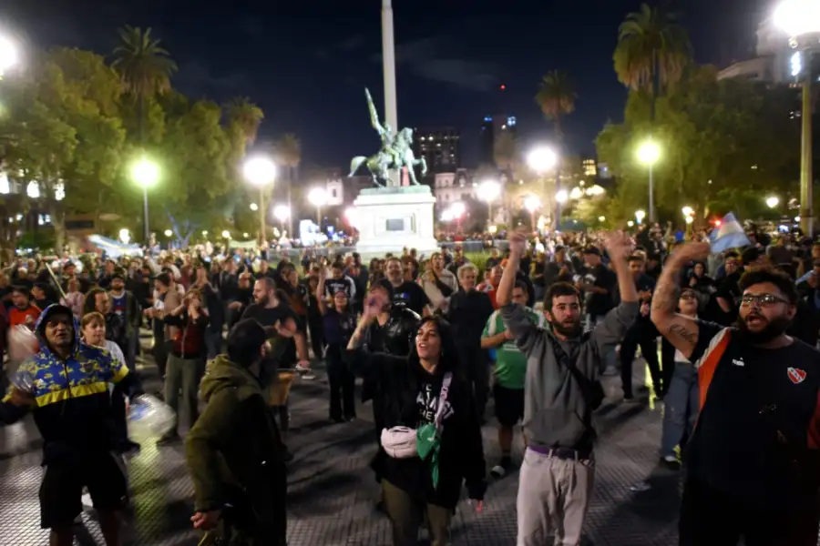 El país se sacude: masivos cacerolazos en rechazo a la represión y las políticas de Milei