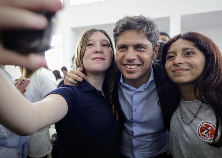 Kicillof desafía los recortes nacionales e inaugura un edificio escolar clave en San Andrés de Giles