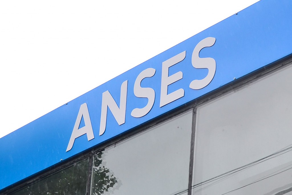 Jubilaciones: oficializan 2,4% de aumento y bono de hasta $70.000 para abril
