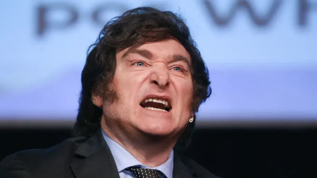 La encuesta que lo vio ganar ahora lo golpea: Milei supera el 55 por ciento de rechazo y se erosiona su n&uacute;cleo duro