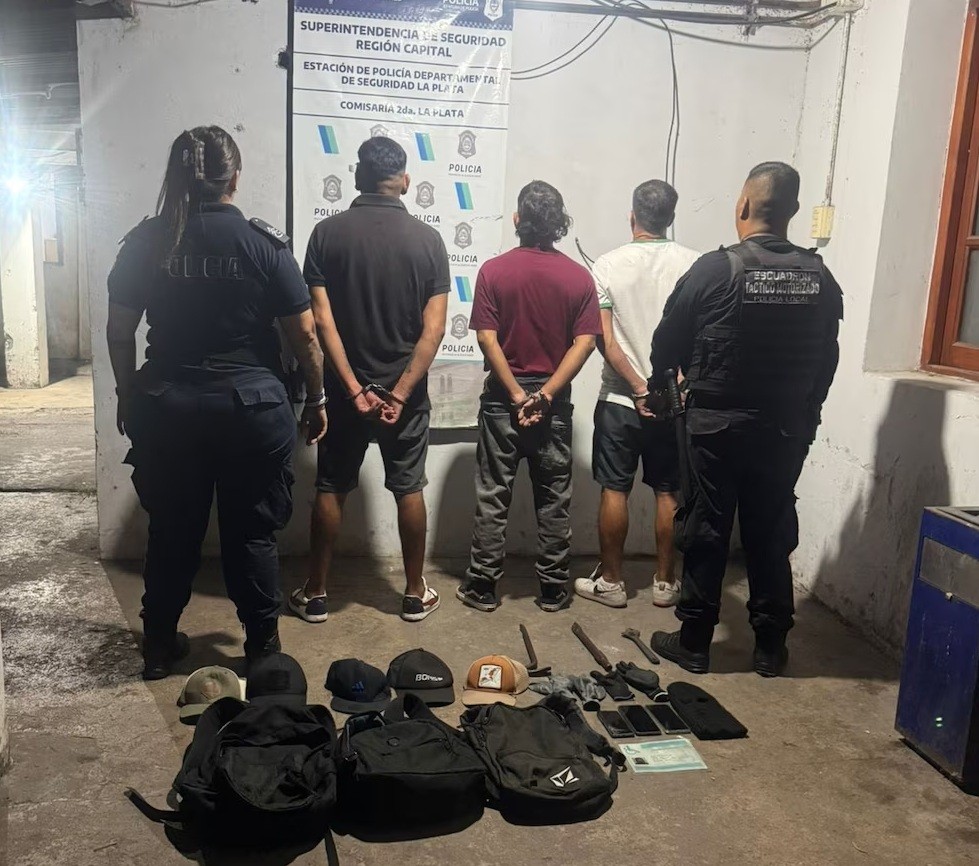 Persecuci&oacute;n de pel&iacute;cula en La Plata: escapaban en un auto robado, chocaron y terminaron detenidos