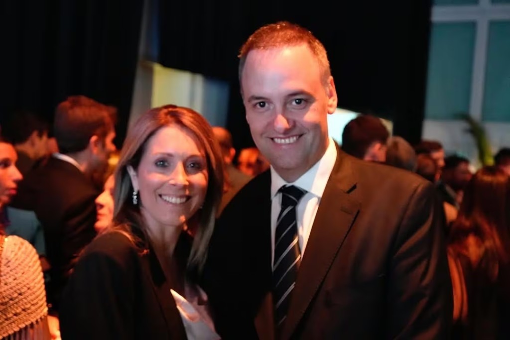 Esc&aacute;ndalo en el Gobierno: el viaje de la esposa de Adorni a Nueva York desata denuncias, sospechas y pedidos de investigaci&oacute;n