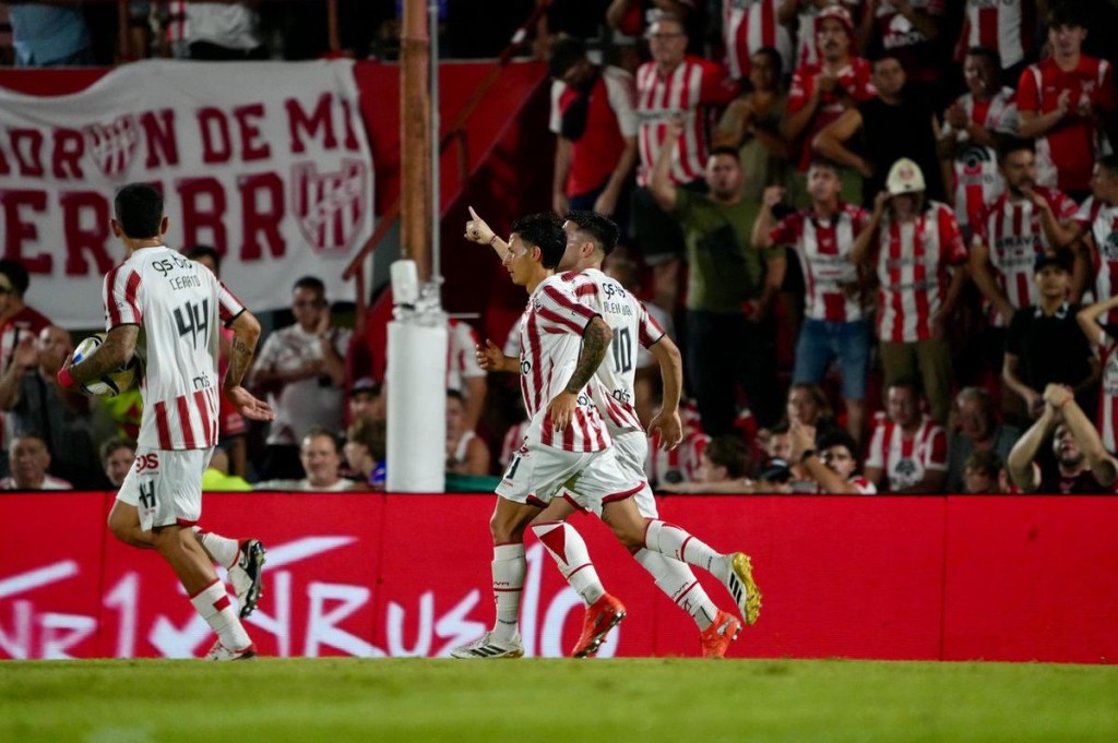 Batacazo en C&oacute;rdoba: Instituto lo dio vuelta y hundi&oacute; a un Independiente sin ideas