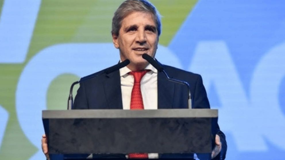 Alarma econ&oacute;mica: el Gobierno corre contra el reloj por d&oacute;lares y el fantasma de 2027 inquieta a los mercados