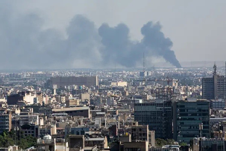 Guerra al rojo vivo: Ir&aacute;n lanza misiles y Israel arrasa Beirut en una escalada que sacude al mundo