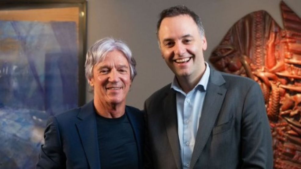 ESC&Aacute;NDALO SIN FRENO: jet privado, facturas bajo sospecha y propiedades ocultas complican a Adorni