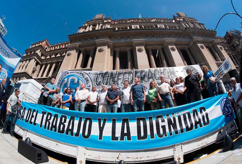DURO REV&Eacute;S PARA MILEI: la Justicia fren&oacute; 82 art&iacute;culos clave de la reforma laboral