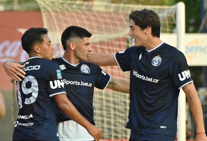 GOLPE EN VICTORIA: Independiente Rivadavia gan&oacute;, baj&oacute; a Tigre y qued&oacute; solo en la cima