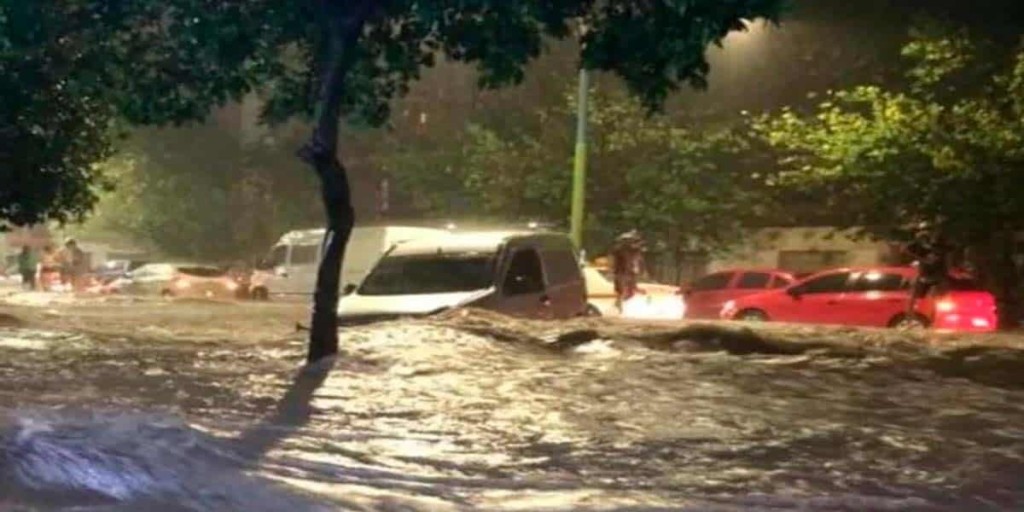 INFIERNO CLIM&Aacute;TICO EN TUCUM&Aacute;N: inundaciones, caos total y la muerte de un ni&ntilde;o tras un d&iacute;a de calor extremo