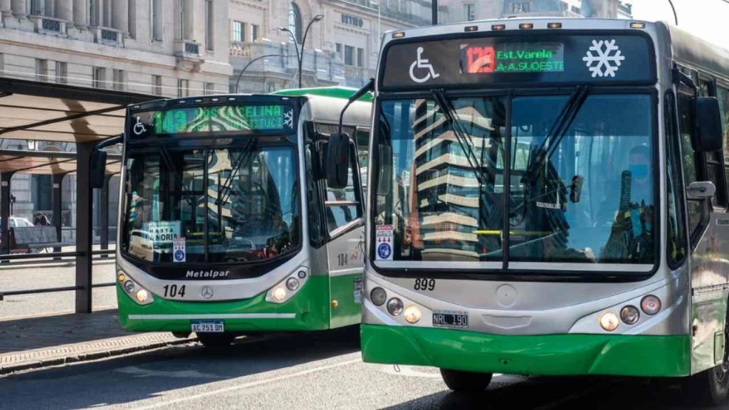 CAOS SIN FRENO Y SERVICIO AL BORDE DEL COLAPSO: sin acuerdo, el conflicto de colectivos se agrava en el &Aacute;rea Metropolitana de Buenos Aires