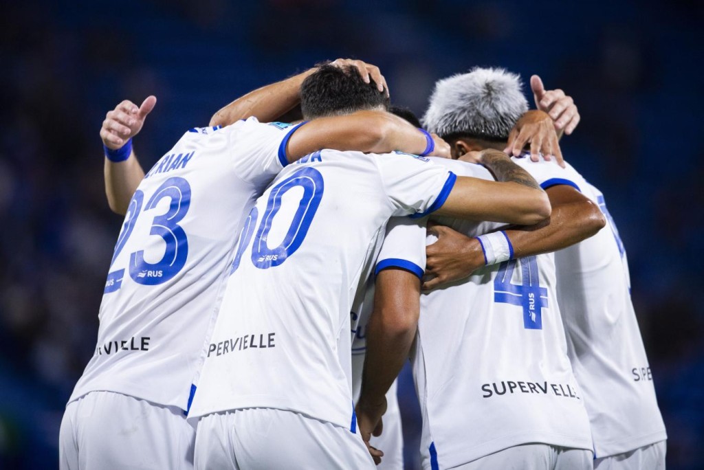 V&Eacute;LEZ SUFRI&Oacute; PERO MANDA: gan&oacute; con lo justo, perdon&oacute; demasiado y volvi&oacute; a la cima