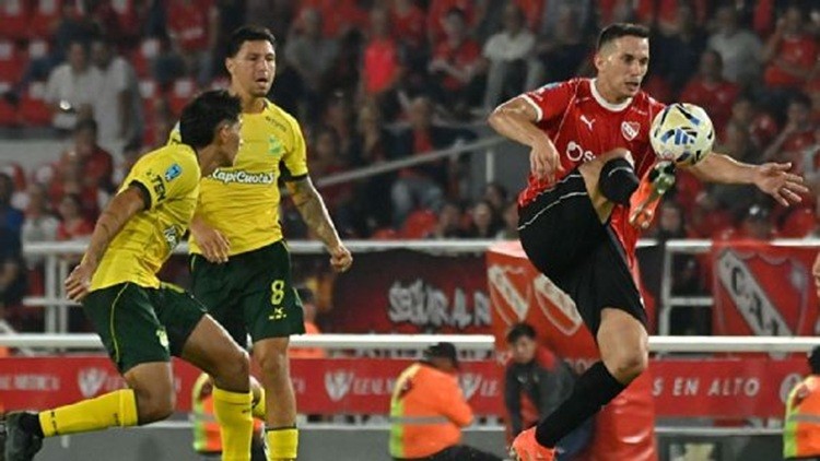 NOCHE DE FUEGO EN AVELLANEDA: Independiente lo dio vuelta y qued&oacute; a un paso de los playoffs