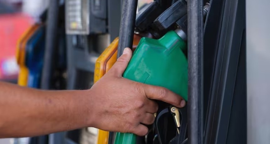 GOLPE AL BOLSILLO Y GIRO INESPERADO: YPF frena la nafta por 45 d&iacute;as y lanza una advertencia clave
